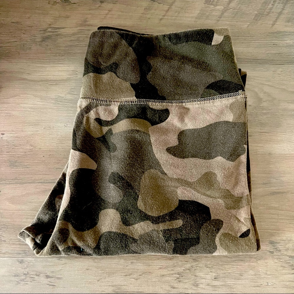 Wild fable camo leggings